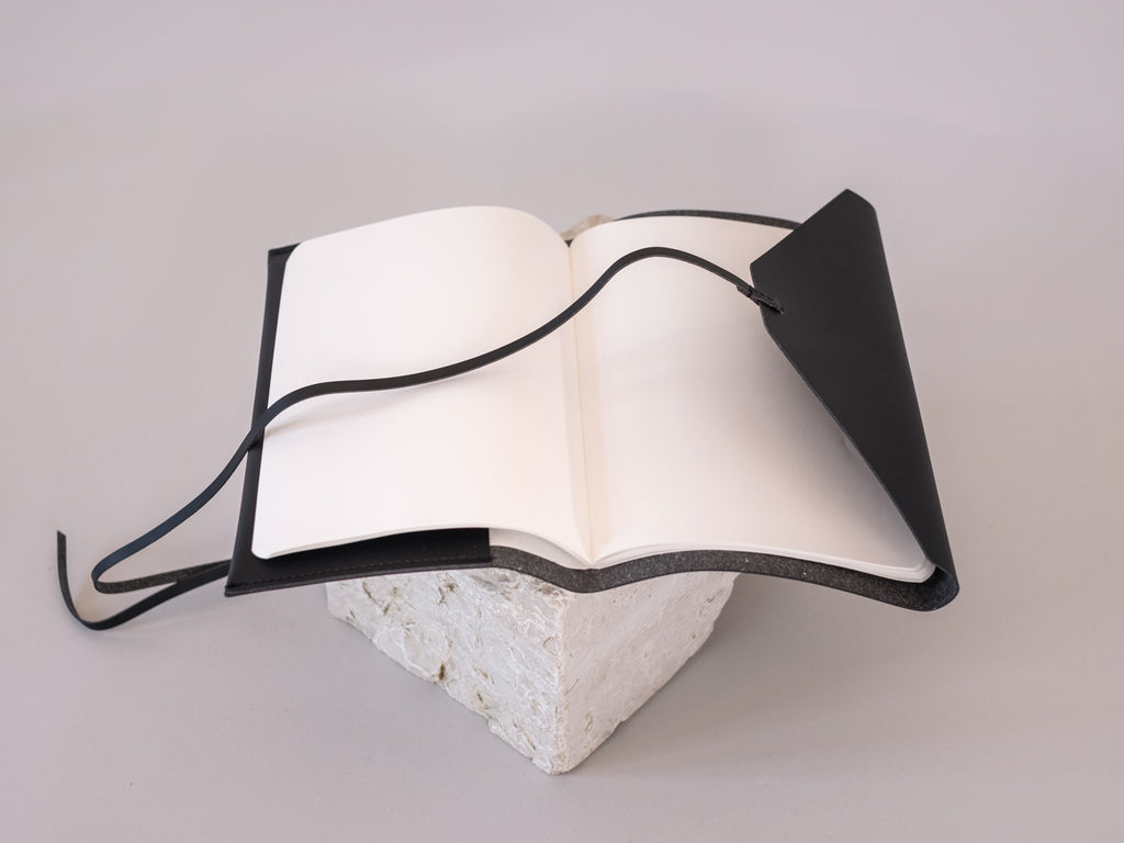 ZACAMO - Buchumschlag - Recyclingleder - Recyclingmaterial -Buchschutz - Design - minimalistisch